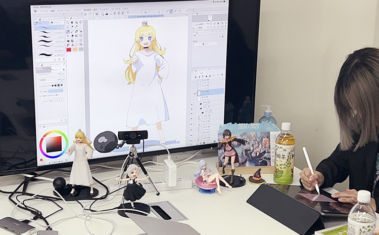 キャラクターを描く生徒さん