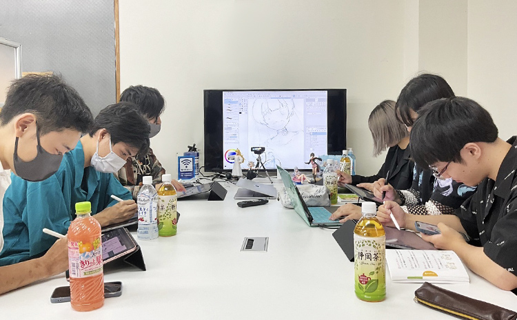 作画に集中するシトラスの生徒さん